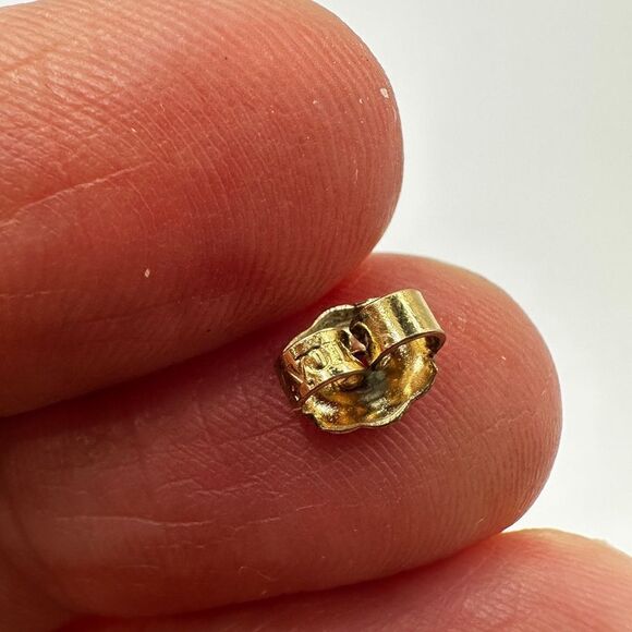 SALE! Vintage Avon gold tone sand dollar stud earrings! - Picture 11 of 11